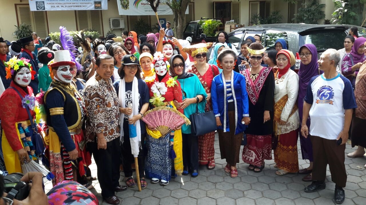 Karnaval dalam Rangka Lustrum XV SMP 1 Yogyakarta Bilik Kata